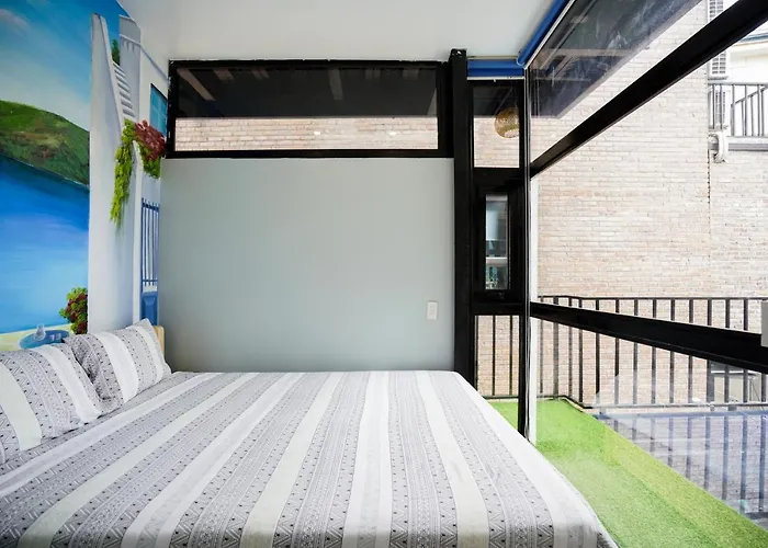 5 To 10 Bedrooms Appartement