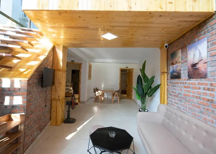 5 To 10 Bedrooms Appartement