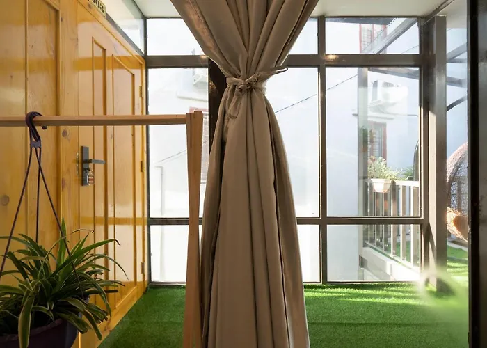 5 To 10 Bedrooms * Ha Long
