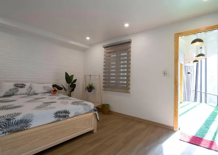 5 To 10 Bedrooms * Ha Long