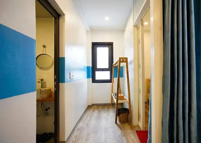 5 To 10 Bedrooms *